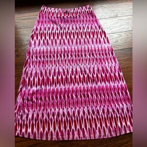 ✨Long pink patterned skirt petite small.‎